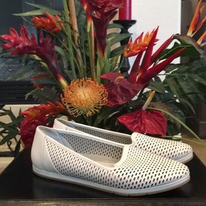 White flat comfort Aerosoles